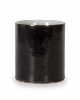 1078.  Porta pinceles en monócromo black mirror en porcelana. China, S. XIX