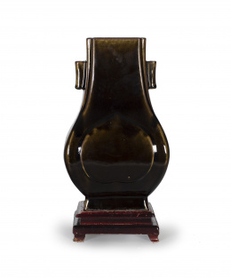 1398.  Jarrón en porcelana monocroma.China, dinastía Qing, ff. S.XIX