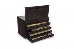 1395.  Majong caja en madera con fichas. China, pp. S. XX