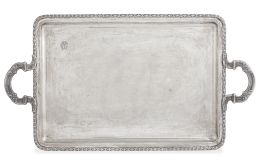 1163.  Bandeja rectangular de plata con asas e iniciales "MC" grabadas, ley 916. Con marcas.Buxeda, principios del S. XX.