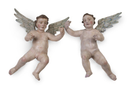 1084.  Pareja de ángeles de madera tallada y policromada.
Trabajo