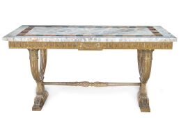 1176.  Mesa de madera tallada y dorada con friso y guirnalda con tapa de mármol.Años 40.