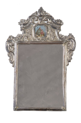1035.  Espejo de plata repujada, decorado con copete de flores y vitral pintado con San José y el Niño.Trabajo español, S. XVIII.
