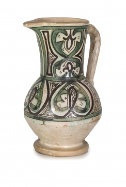 1174.  Jarro de pico esmaltado en verde y negro , hojas entrelazadas.Paterna, S. XV.