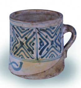 1129.  Jarro con asa y decoración esquemática en azul cobalto, S. XIX.