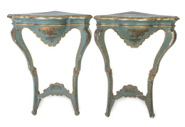 512.  Pareja de consolas rinconeras Carlos III en madera tallada, policromada y dorada.Trabajo levantino, S. XVIII.