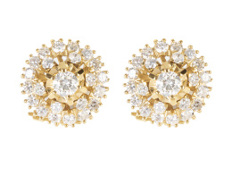 210.  Pendientes rosetón de brillantes engastados en tres niveles a diferentes alturas