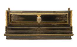 825.  "Brevete Melodina Otadaog Paris".Parte de una pianola Napoleón III de madera ebonizada y latón, con las iniciales "MC", bajo corona real.Trabajo francés, último cuarto del S. XIX.