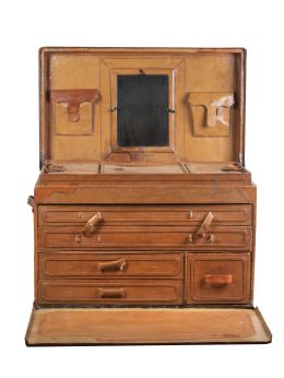 1429.  Baúl de viaje forrado en piel, marcado "Flandin, Rue Michel le Comte 23 Médaille d´or".Compañía Flandin*, París, años 30.