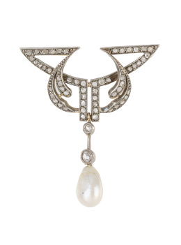 83.  Broche de ff. S. XIX con diamantes y perilla de perla colga