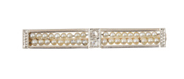 80.  Broche barra de pp. S. XX con dos bandas de pequeñas perlas