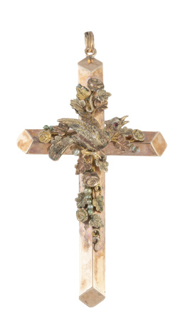 73.  Cruz colgante S. XIX con decoración de flores y ave aplicada