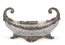 1275.  Centro con corona real grabada y el nombre de "María Cristina". De cristal tallado y montado en plata. Con marcas.Londres, 1902.