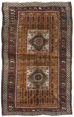 1105.  Antigua alfombra tribal de colección (baluch-zabol), con dibujo de caravana de camellos.Persia, h. 1880-90.