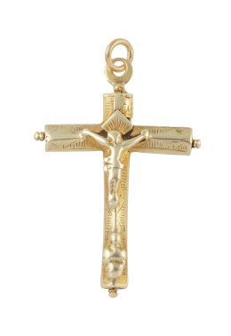 71.  Colgante de crucifijo en oro S. XIX con brazos prismáticos 