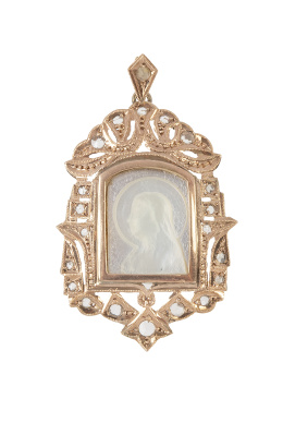 47.  Medalla de pp. S. XX con Virgen tallada en nácar y marco ca