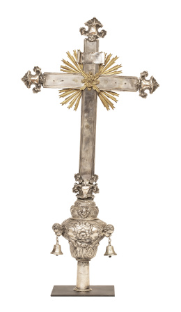 1049.  Cruz procesional de plata y plata sobredorada.S. XVIII.