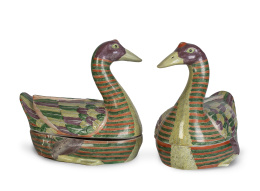 1093.  Pareja de patos con tapa de porcelana esmaltada, siguiendo modelos de Compañía de Indias del S. XVII.S. XX.