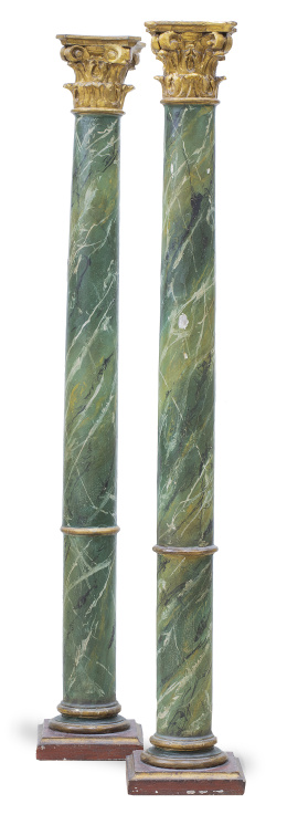 713.  Pareja de columnas de orden corintio de madera tallada, policromada y dorada.España, S. XVIII. 