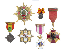 448.  Conjunto de seis medallas época de Franco en metal, plata y