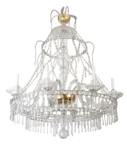 1114.  Lámpara de techo de ocho brazos de luz de cristal transparente y cazoletas doradas.Principios del S. XIX.