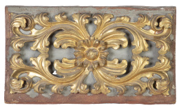 1149.  Remate de madera tallada, policromada y dorada.Trabajo español, S. XVII.