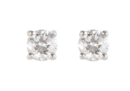 151.  Pendientes dormilonas de brillantes de 0,30 ct cada uno