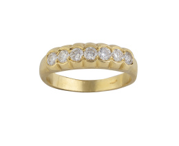 241.  Sortija media alianza con siete brillantes