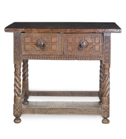1069.  Mesa de madera de nogal con pata salomónica y cajones de frente tallado.España, S. XVI.