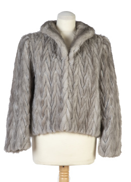 496.  Chaqueta vintage de piel de visón gris