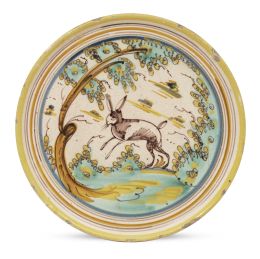 609.  Salvilla de cerámica esmaltada con liebre entre árboles.Puente del Arzobispo, S. XVIII.