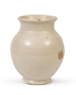 1082.  Orza de farmacia de cerámica esmaltada en blanco.Toledo o Talavera, S. XVIII.