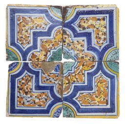 974.  Cuatro azulejos de cerámica esmaltada, en azul, verde, ocre y naranja, simulando marmorizado.Talavera-Toledo, S. XVI.