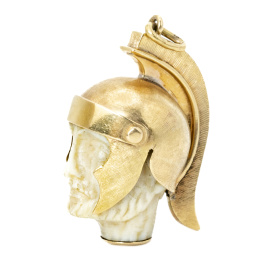 233.  Colgante con busto romano tallado en hueso con casco de oro