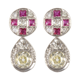 179.  Pendientes con gota de brillante que pende de círculo con aspa de brillantes y rubíes 