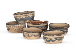695.  Lote de seis recipientes de barro cocido y pintado.Méjico, ff. del S. XIX - pp. del S. XX.