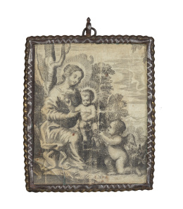 531.  La Virgen con el Niño y un ÁngelMedalla devocional con grabado en marco de hierro.España, S. XVIII.