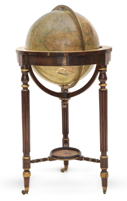 595.  James Wyld* (1812 - 1887), editor.Globo terráqueo, sobre base de madera torneada y dorada.Londres, S. XIX.
