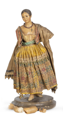 703.  Dama con traje de fiesta.Figura de cera policromada, textil y encaje.Méjico, primera mitad del S. XIX.