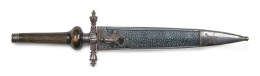 656.  Bayoneta de taco de metal con mango de asta y funda de galuchat.S. XIX.