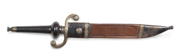 654.  Bayoneta de taco de metal con mango de madera y damasquinado y funda de piel y metal con damasquinado.España, S. XIX.