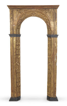 1296.  Hornacina de madera tallada y dorada.
España, S. XVII.