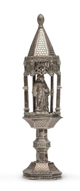 1317.  Templete de plata en su color con una Virgen en bulto redondo. Sin Marcar.S. XVI