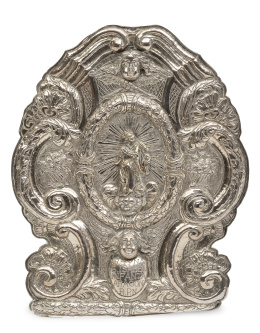 1118.  Portapaz de plata en su color, repujada y cincelada. Con leyenda que reza: "Reyna S. Isabel Infanta Aragón, R.P.N." Con marcas.Zaragoza, h. 1600.