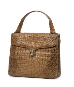 434.  Bolso de piel de cocodrilo colo tabaco con correas de hombro desmontables