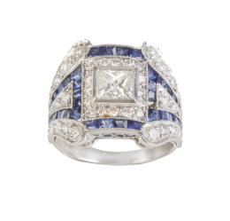 377.  Sortija ancha de brillantes y zafiros estilo Art-Decó con diamante talla princesa central de 0,90 ct aprox