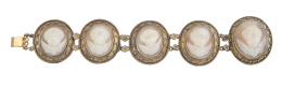 41.  Brazalete S. XIX con cinco camafeos de angelotes tallados en concha bicolor, con marcos ovale decorados con filigrana