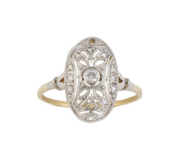 124.  Sortija lanzadera oval Art-Decó con brillante central y diamantes en trabajo calado