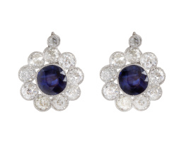 148.  Pendientes flor de brillantes de talla antigua y zafiros de pp. S. XX con diseño de flor colgante de chatón de brillante 