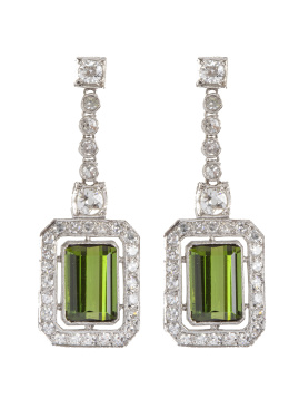 360.  Pendientes largos de brillantes y turmalinas verdes estilo Art-Decó 